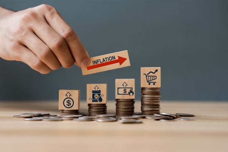 Phân tích Cơ chế Kiềm chế Lạm phát tại Việt Nam: Tác động Từ Giảm phát và Kim ngạch Nhập khẩu từ Trung Quốc